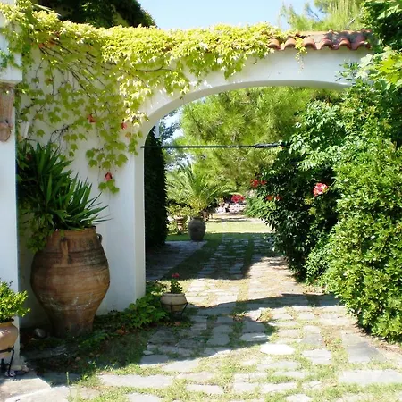 Villa Flores Kryopigi